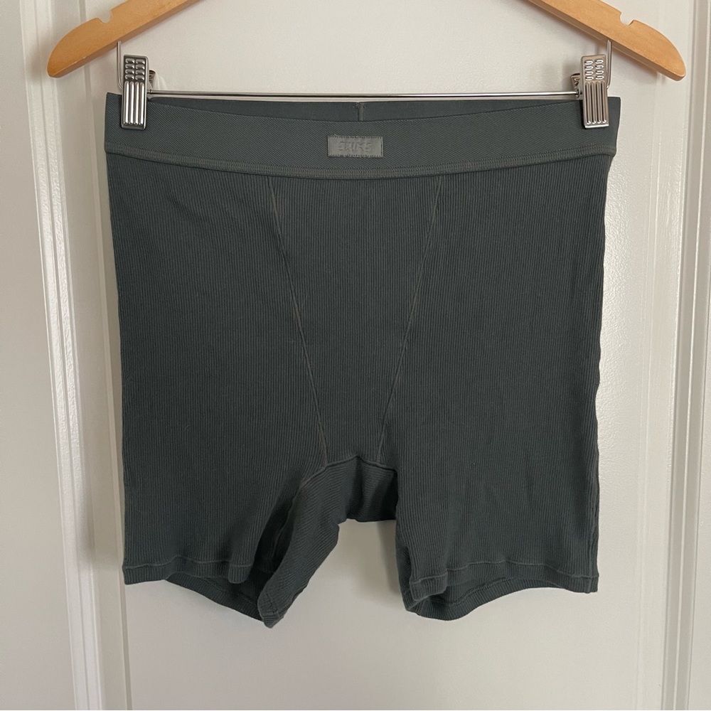 SKIMS COTTON RIB BOYSHORT - Cypress Green